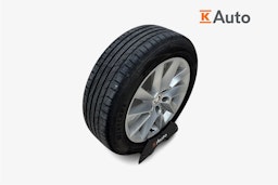 Valkoinen Skoda Superb 2019 kuva 9.