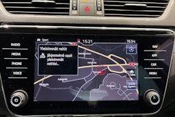 Valkoinen Skoda Superb 2019 kuva 15.