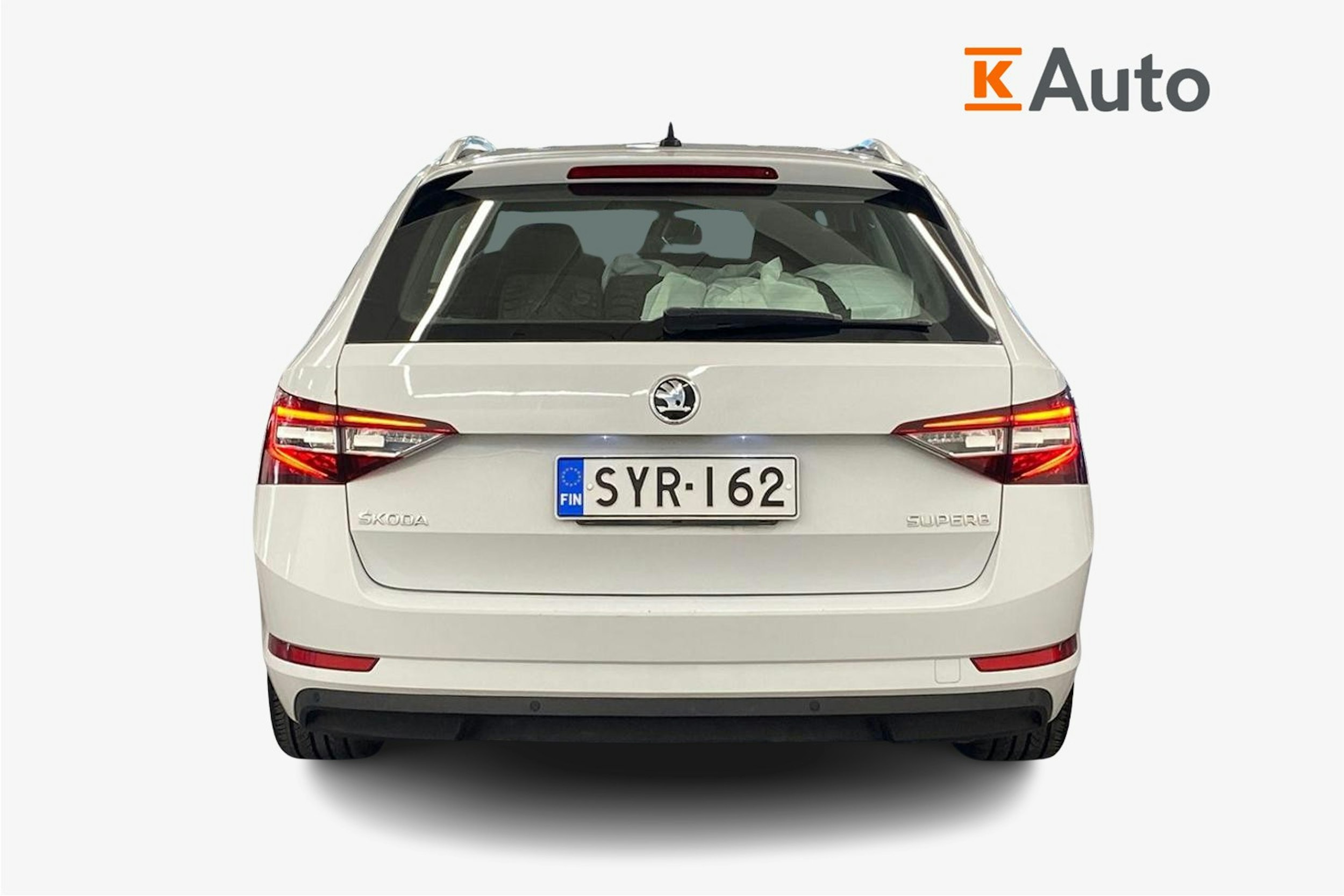 valkoinen Skoda Superb 2019 kuva 3.