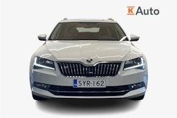 valkoinen Skoda Superb 2019 kuva 5.