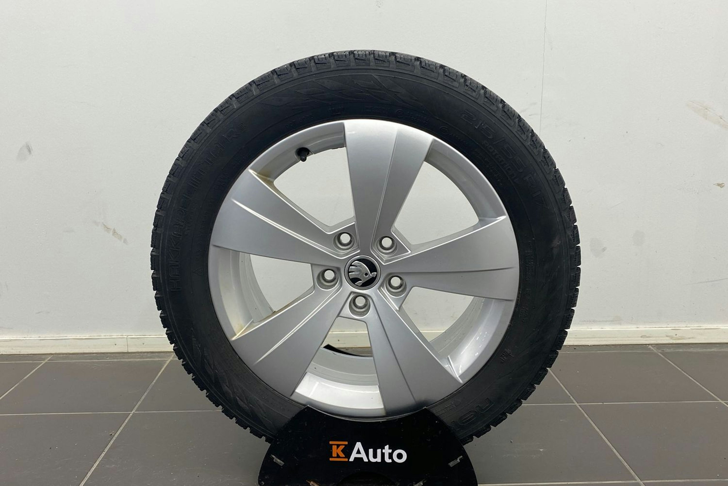 valkoinen Skoda Superb 2019 kuva 13.
