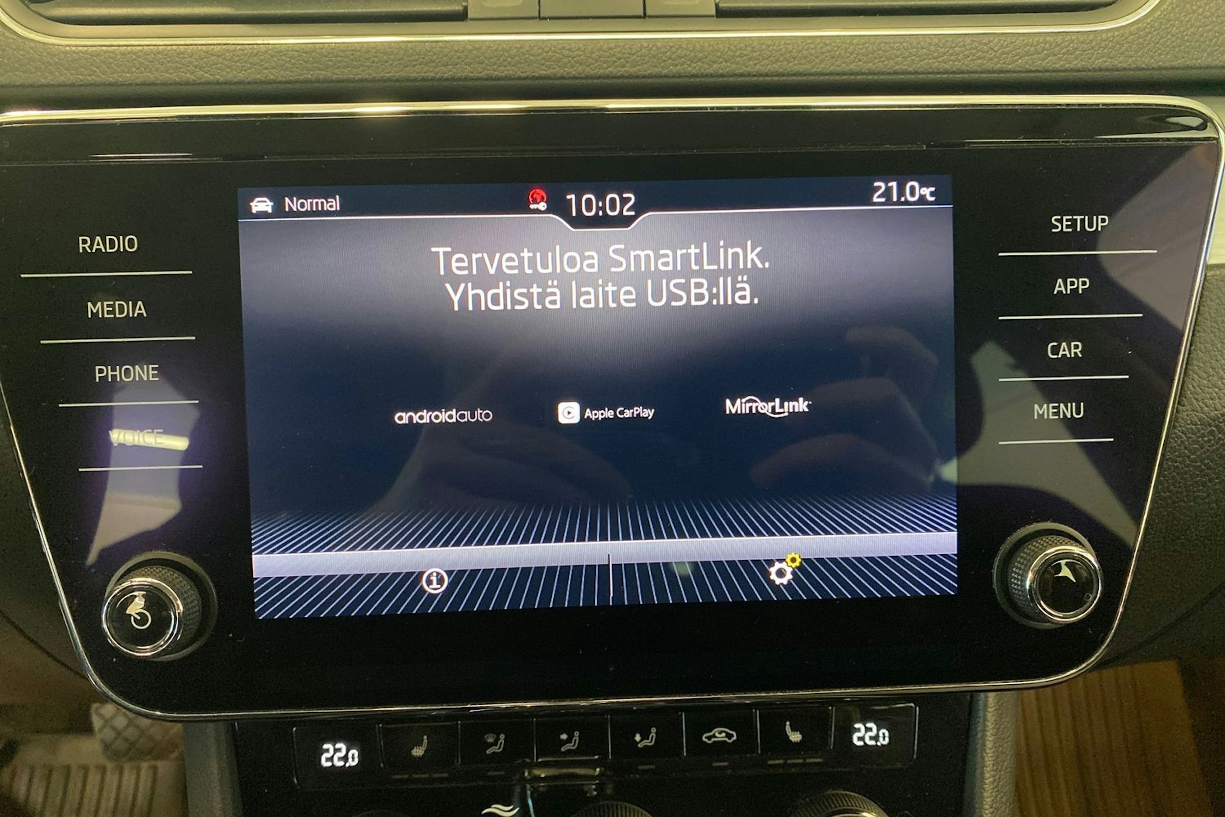 valkoinen Skoda Superb 2019 kuva 24.