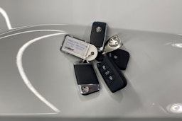 valkoinen Skoda Superb 2019 kuva 25.