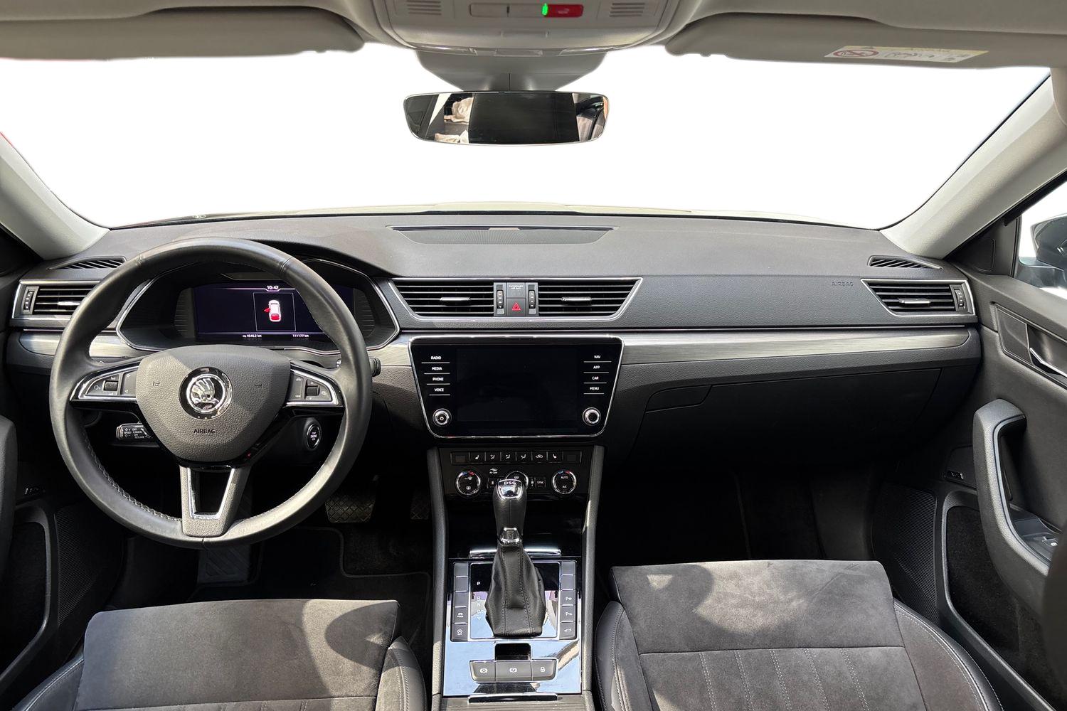 Skoda Superb 2019, photo 7/29