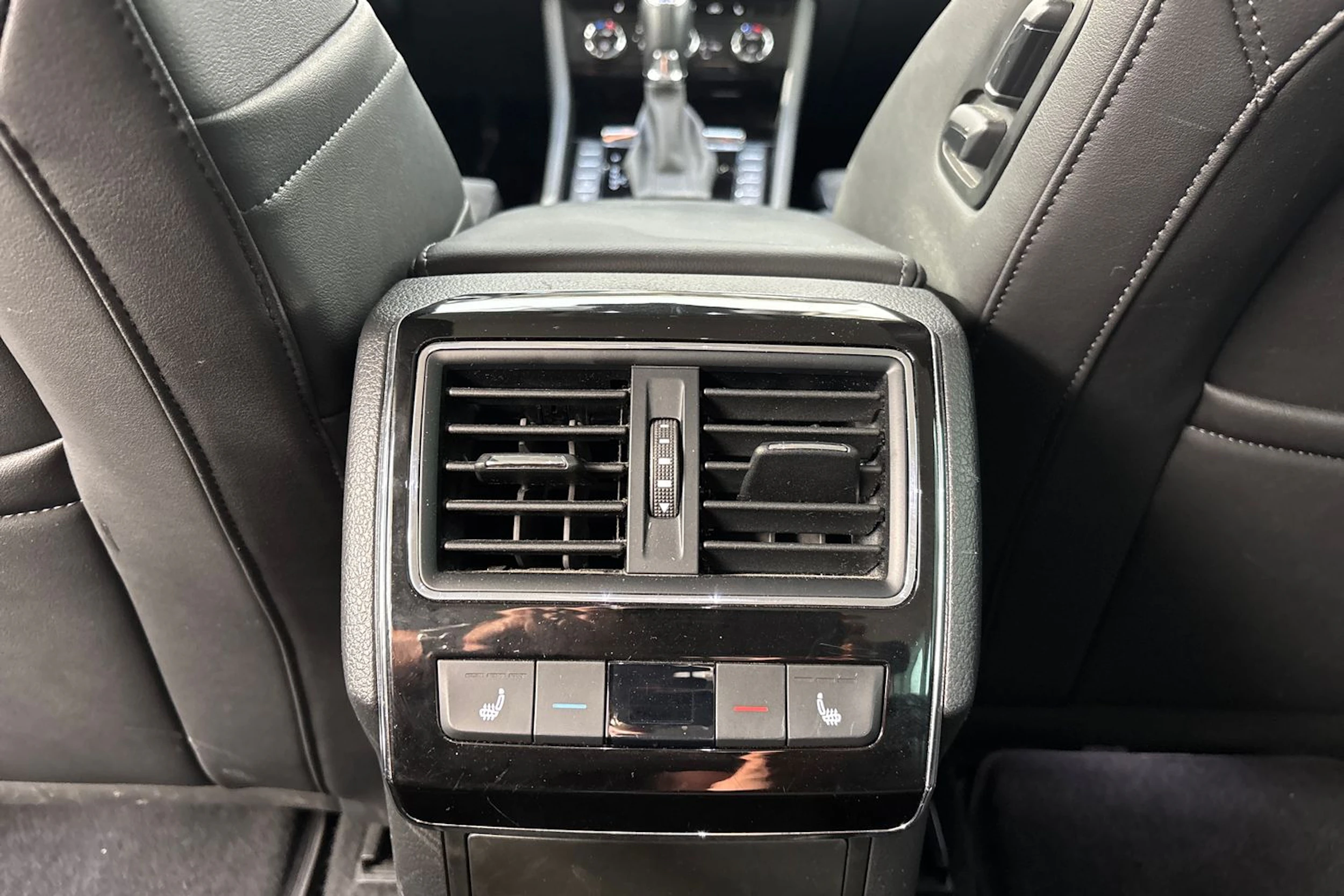 harmaa Skoda Superb 2019 kuva 15.