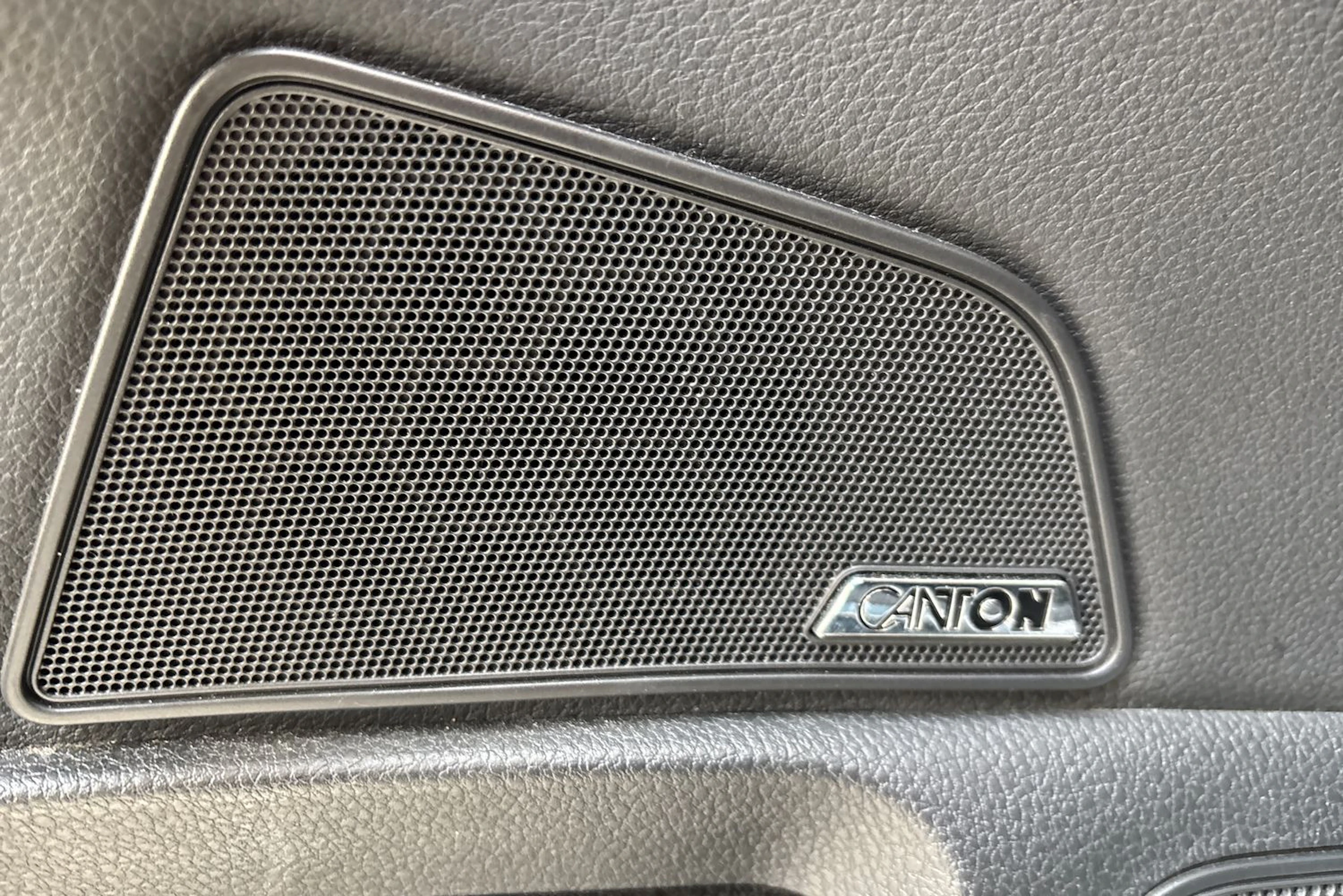 harmaa Skoda Superb 2019 kuva 17.