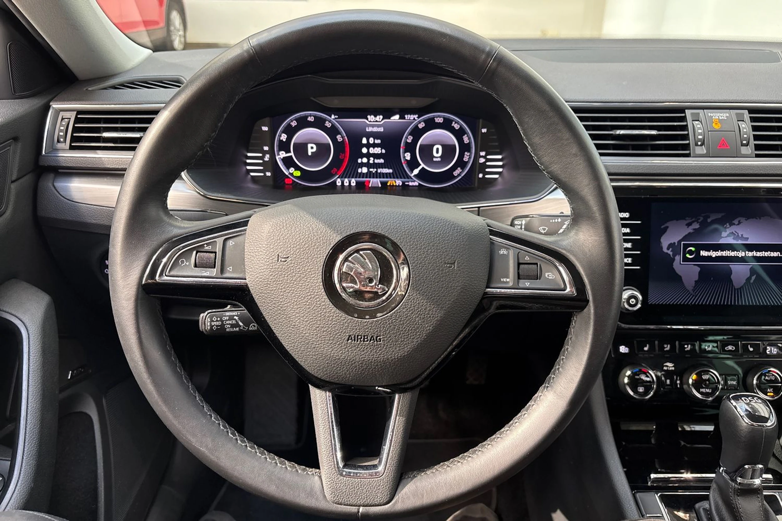 harmaa Skoda Superb 2019 kuva 19.