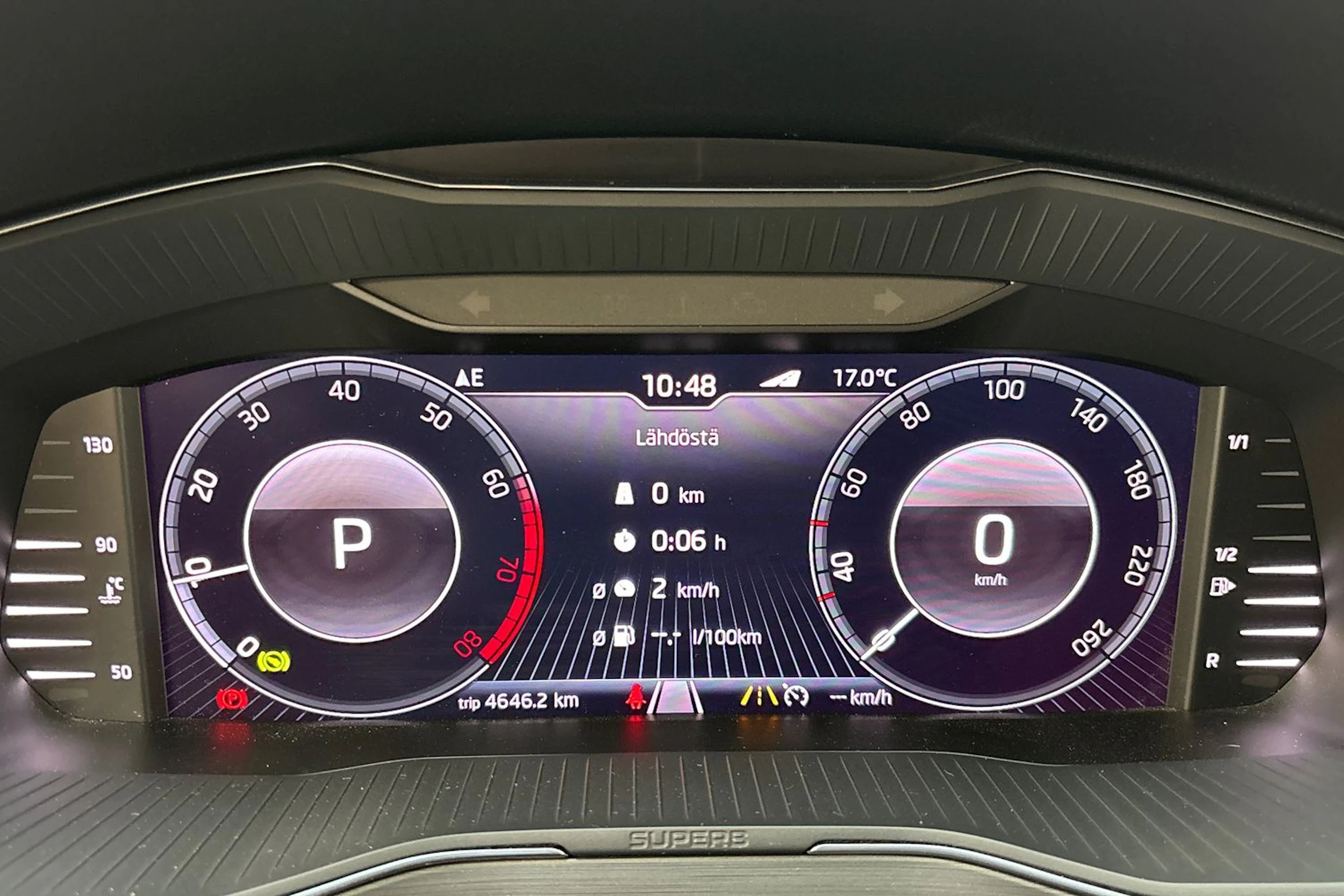 harmaa Skoda Superb 2019 kuva 20.