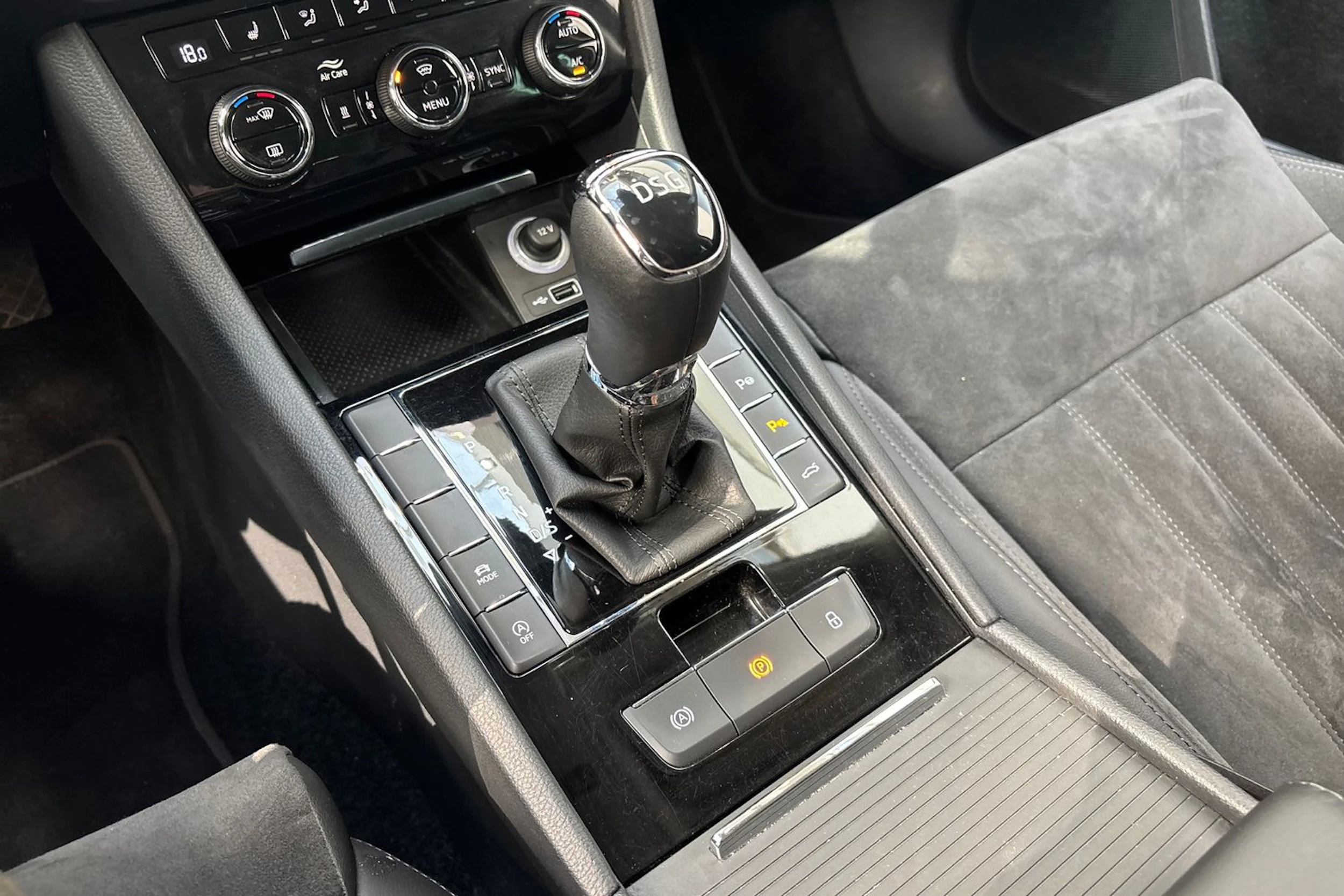 harmaa Skoda Superb 2019 kuva 27.