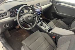 valkoinen Skoda Superb 2019 kuva 6.