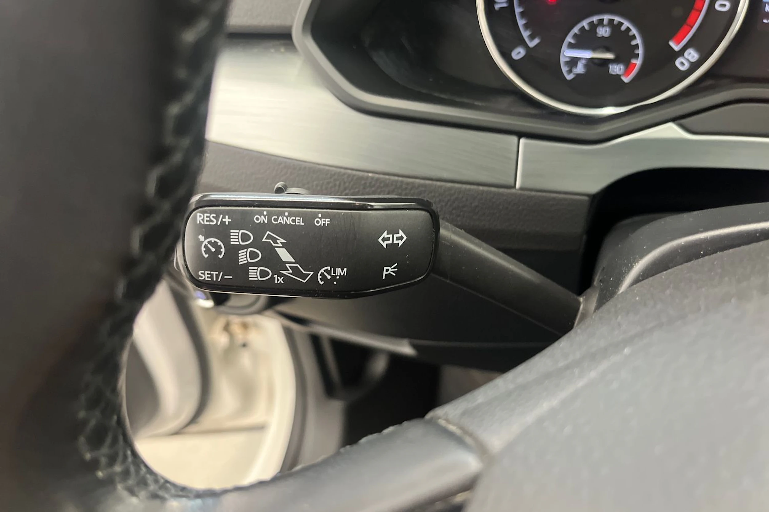 valkoinen Skoda Superb 2019 kuva 14.