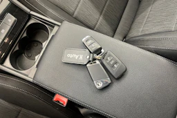 valkoinen Skoda Superb 2019 kuva 18.