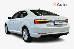 valkoinen Skoda Superb 2020 kuva 3.