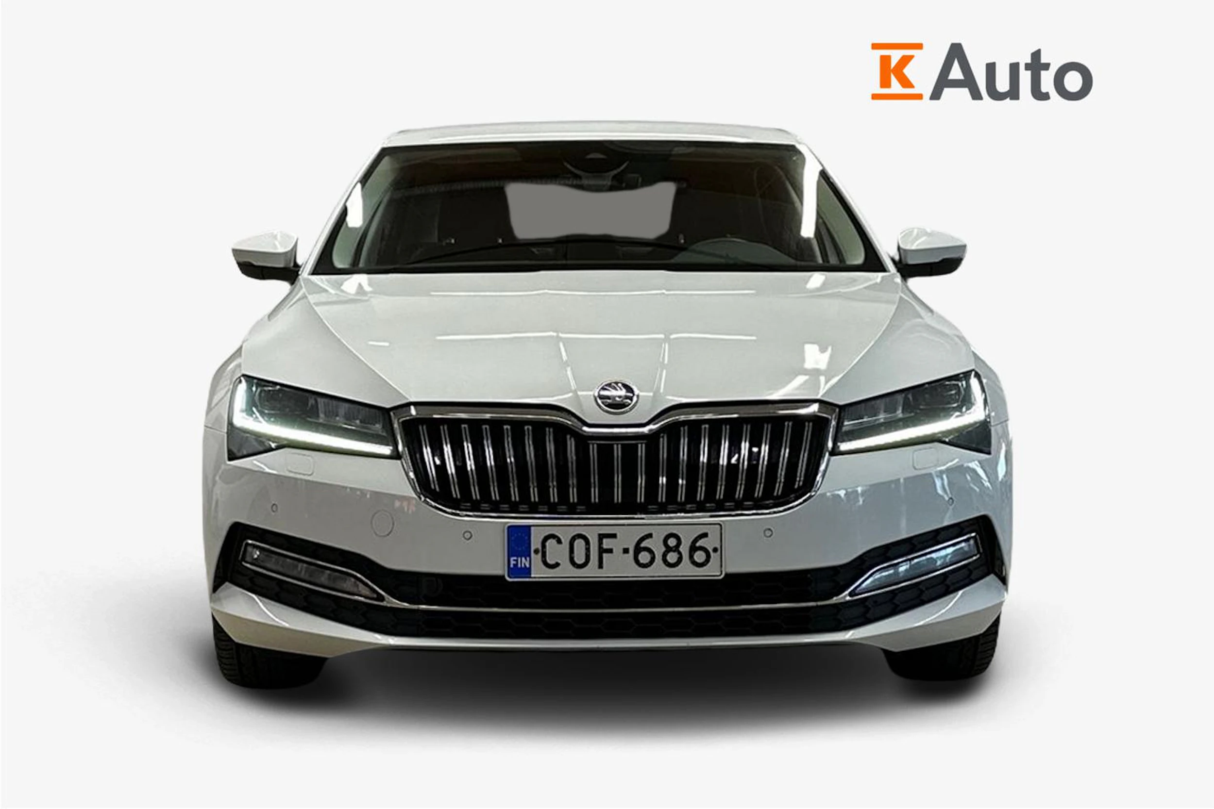 valkoinen Skoda Superb 2020 kuva 5.