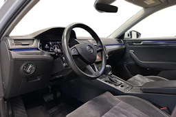 valkoinen Skoda Superb 2020 kuva 8.