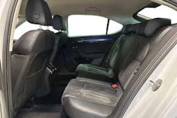 valkoinen Skoda Superb 2020 kuva 11.