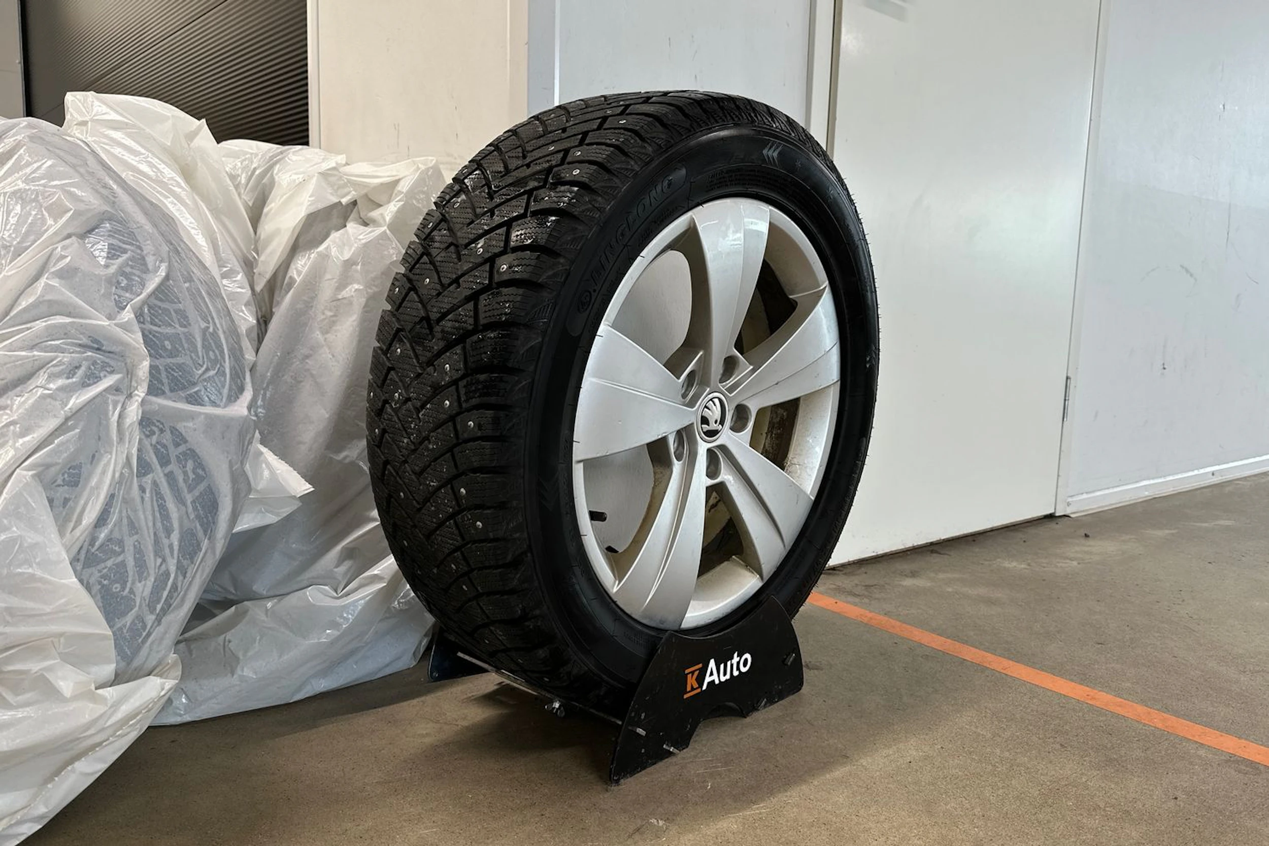 valkoinen Skoda Superb 2020 kuva 13.