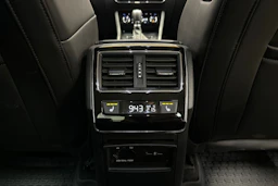 valkoinen Skoda Superb 2020 kuva 18.