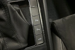 valkoinen Skoda Superb 2020 kuva 30.