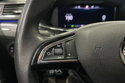 valkoinen Skoda Superb 2020 kuva 35.