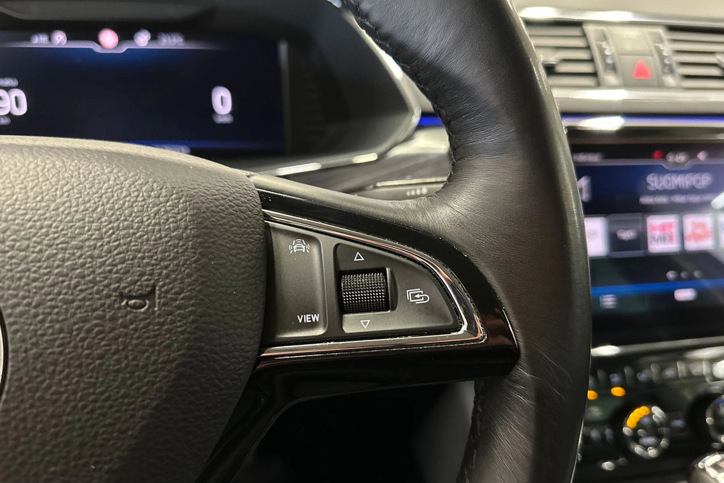 valkoinen Skoda Superb 2020 kuva 36.