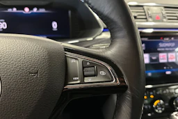 valkoinen Skoda Superb 2020 kuva 36.