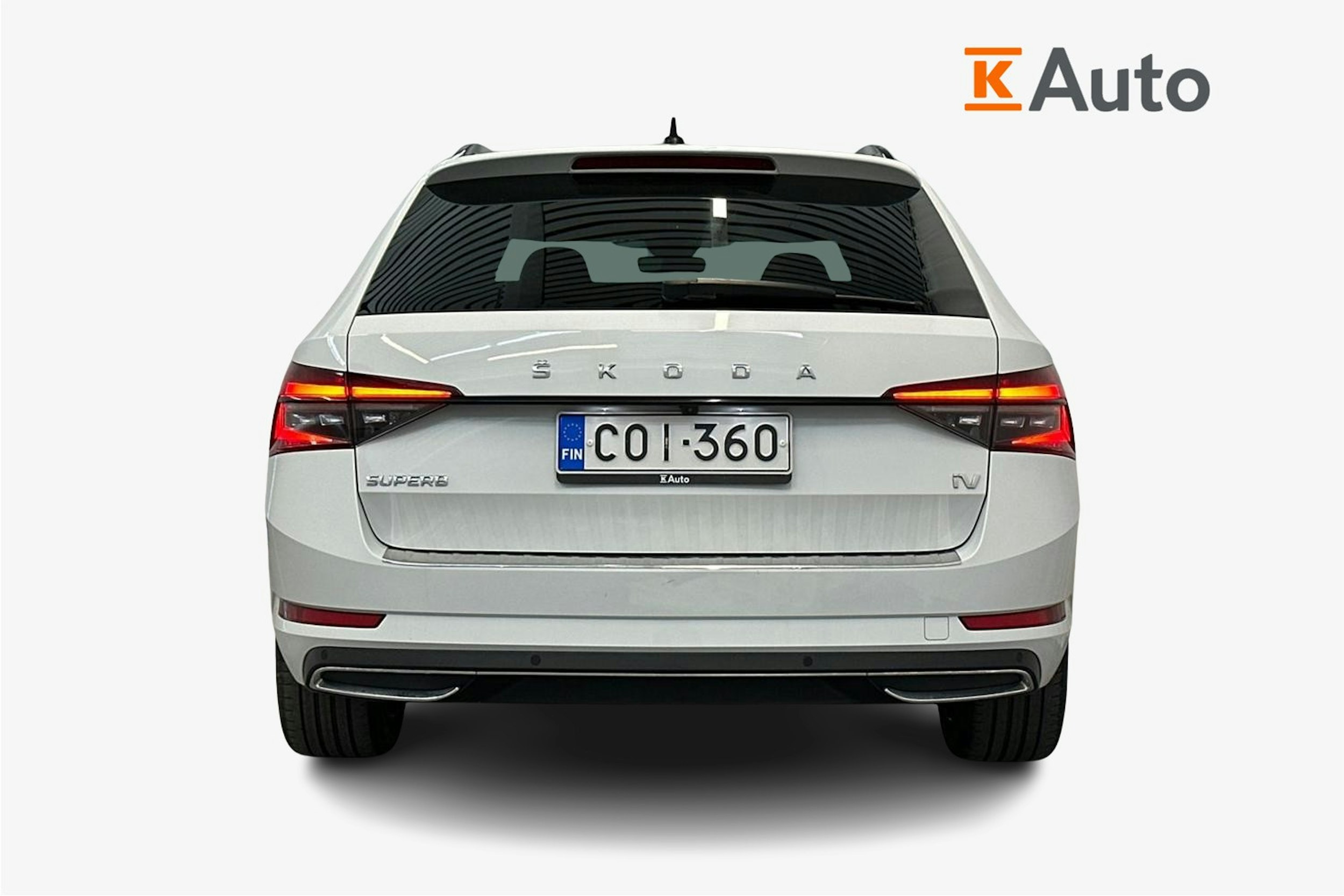 Valkoinen Skoda Superb 2020 kuva 3.