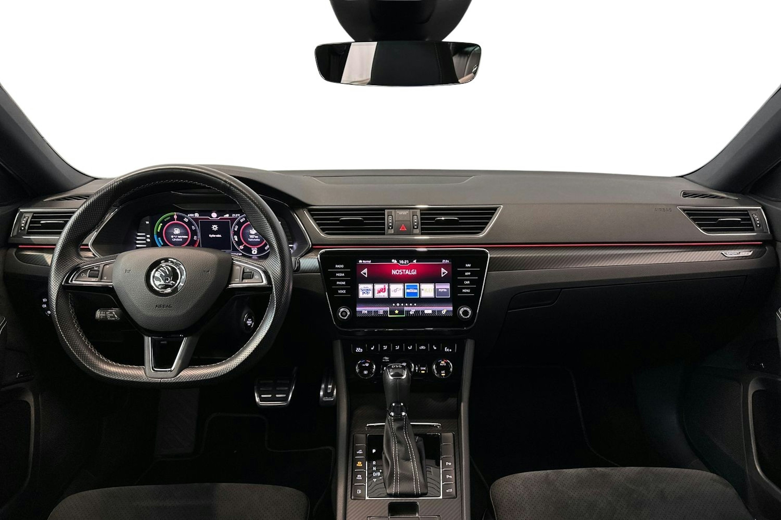 Valkoinen Skoda Superb 2020 kuva 9.