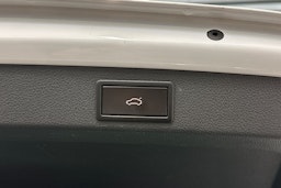 Valkoinen Skoda Superb 2020 kuva 16.