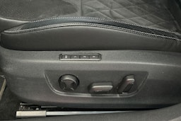 Valkoinen Skoda Superb 2020 kuva 18.