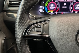Valkoinen Skoda Superb 2020 kuva 20.