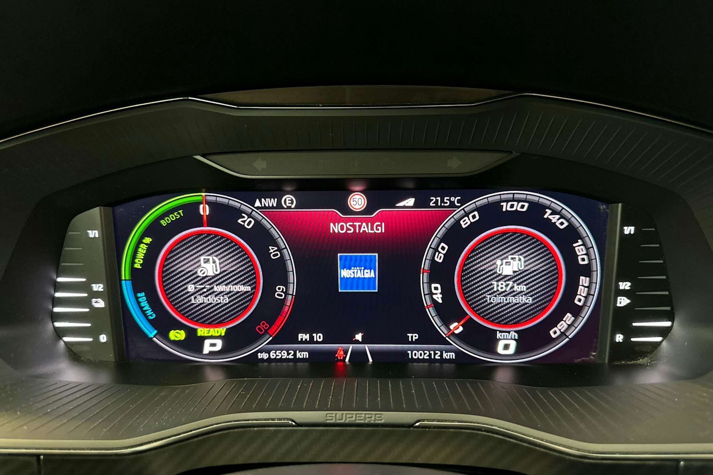 Valkoinen Skoda Superb 2020 kuva 23.