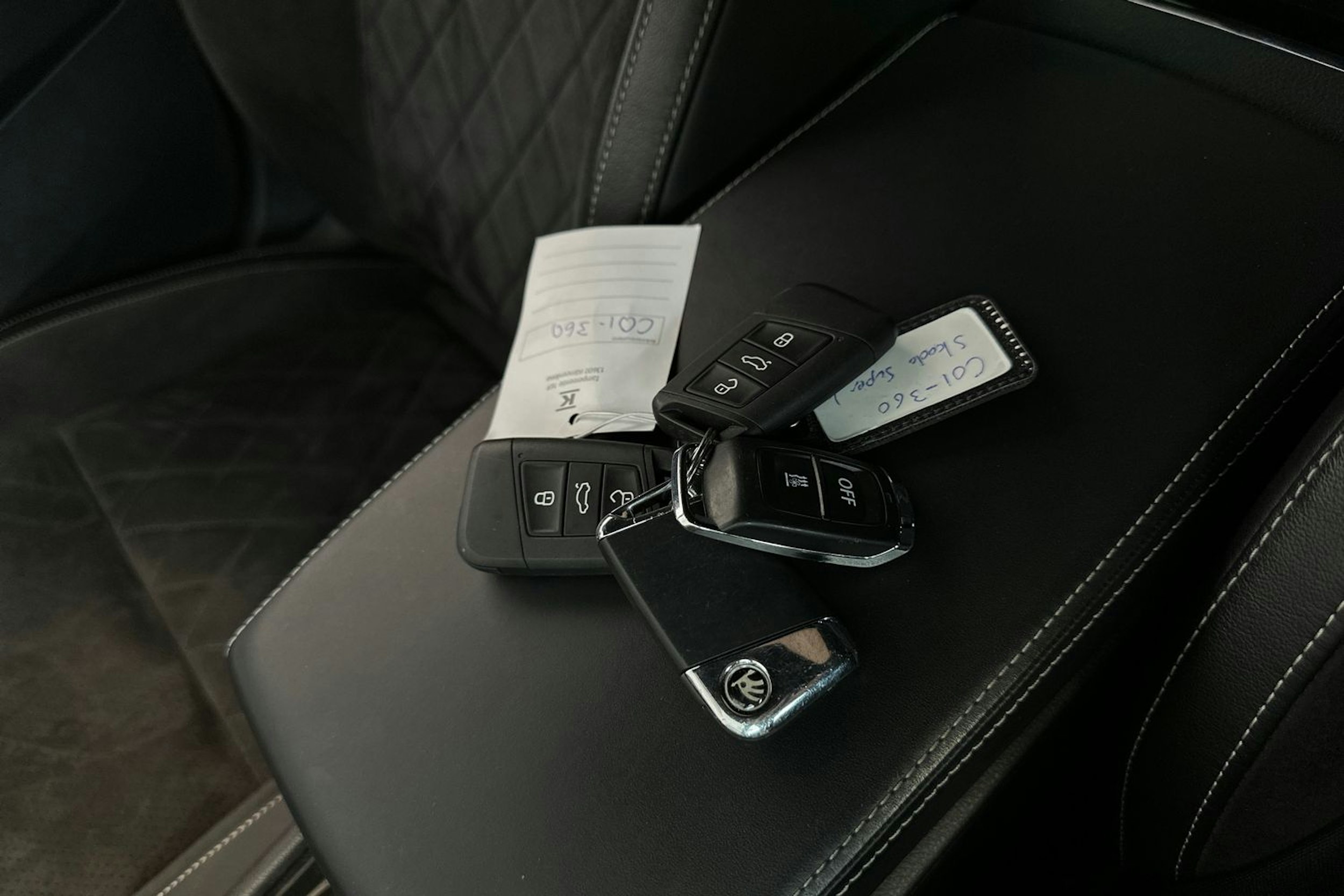 Valkoinen Skoda Superb 2020 kuva 29.