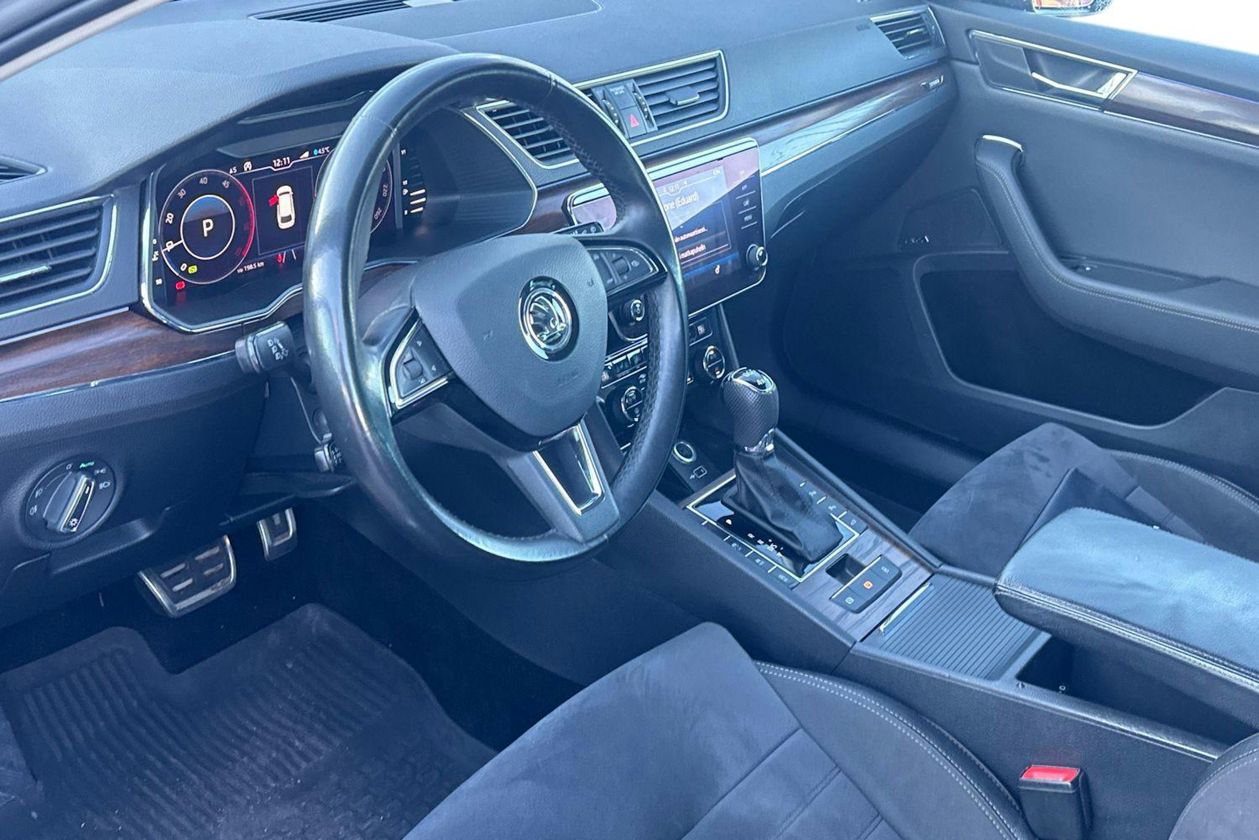 sininen Skoda Superb 2020 kuva 3.