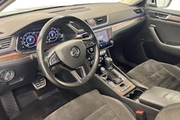sininen Skoda Superb 2020 kuva 7.