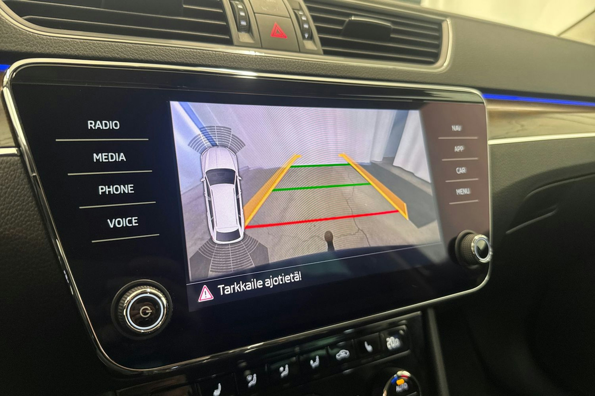 sininen Skoda Superb 2020 kuva 17.