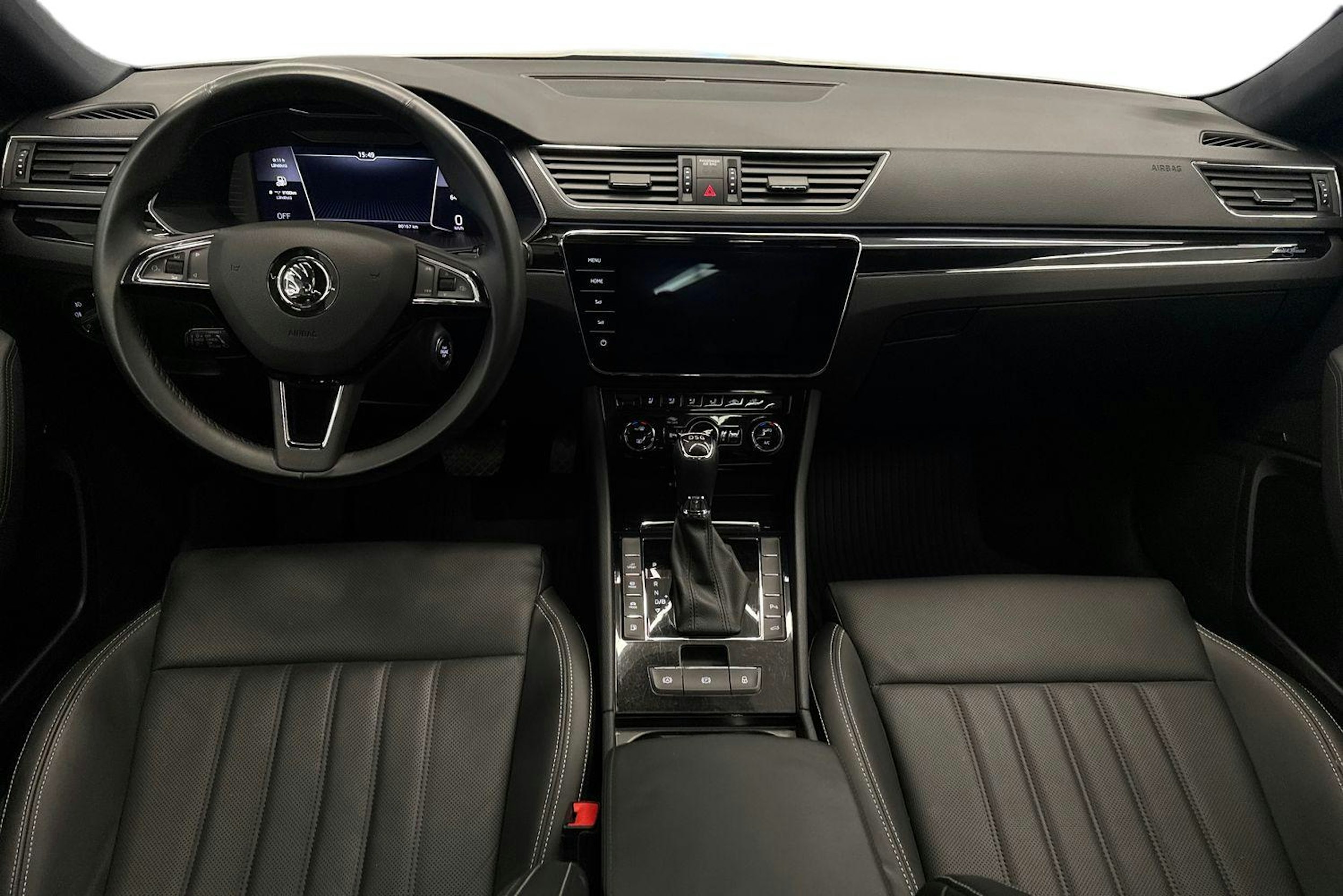 Valkoinen Skoda Superb 2020 kuva 9.