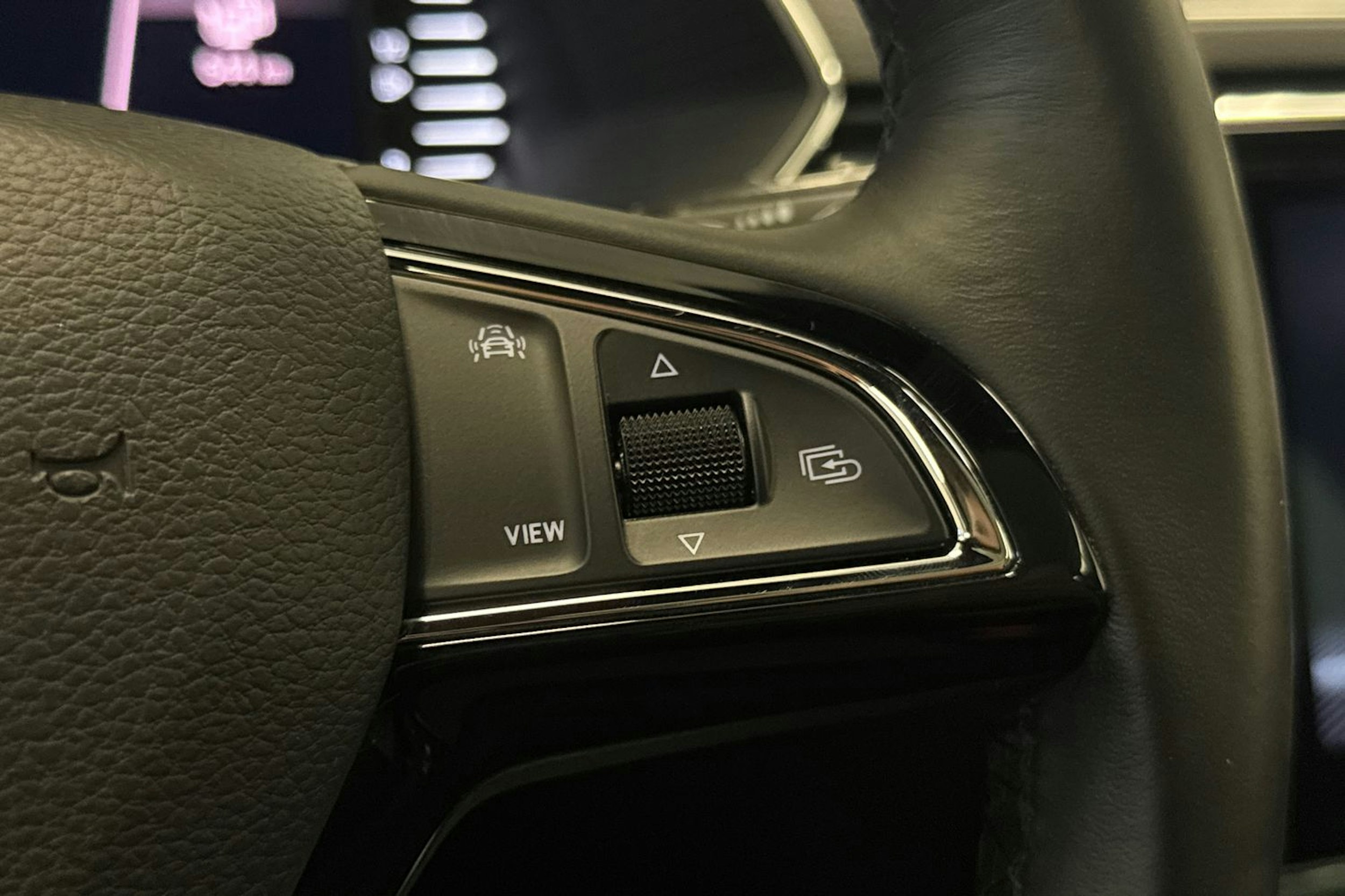 Valkoinen Skoda Superb 2020 kuva 15.