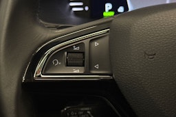 Valkoinen Skoda Superb 2020 kuva 16.