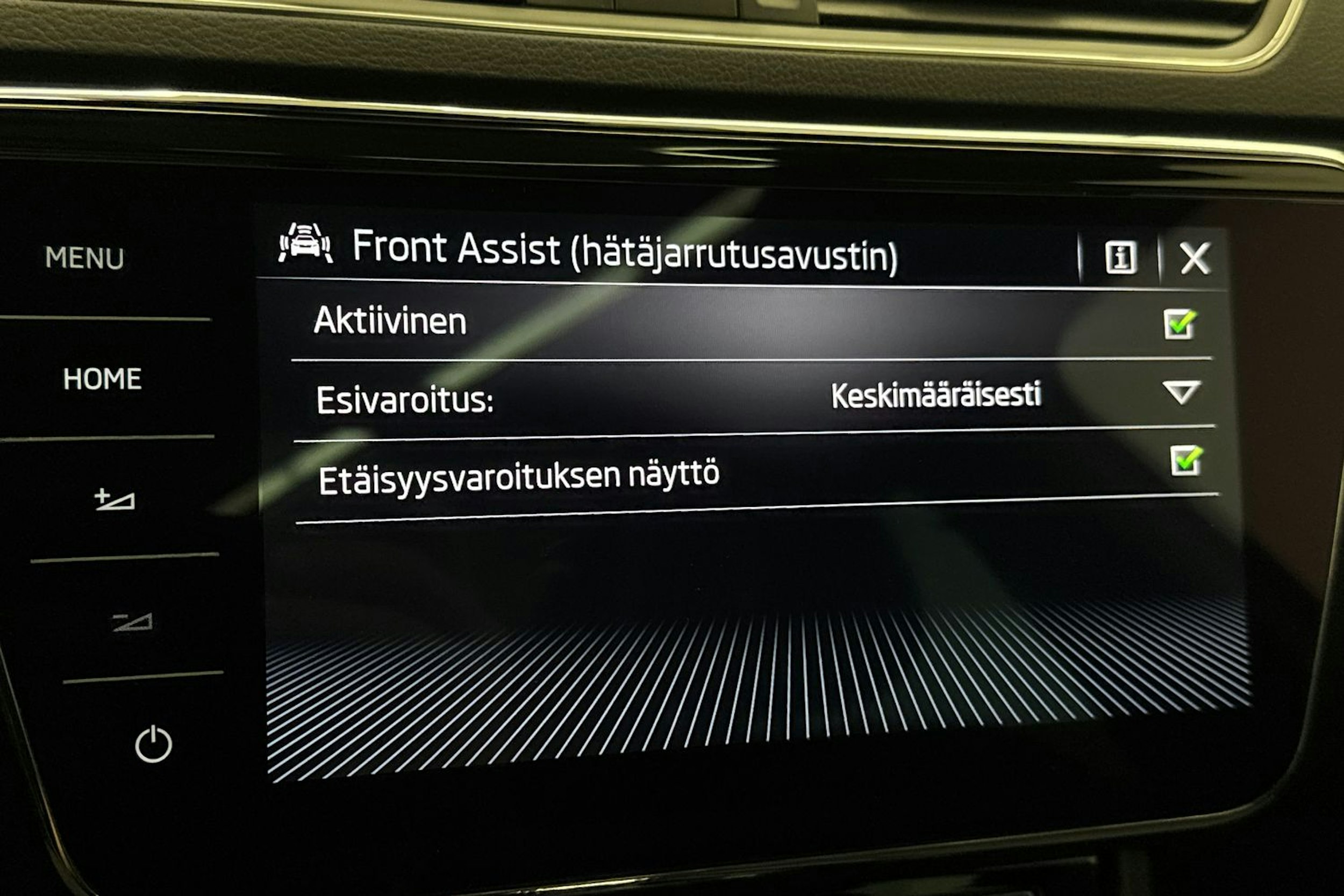 Valkoinen Skoda Superb 2020 kuva 29.
