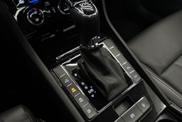 Valkoinen Skoda Superb 2020 kuva 36.