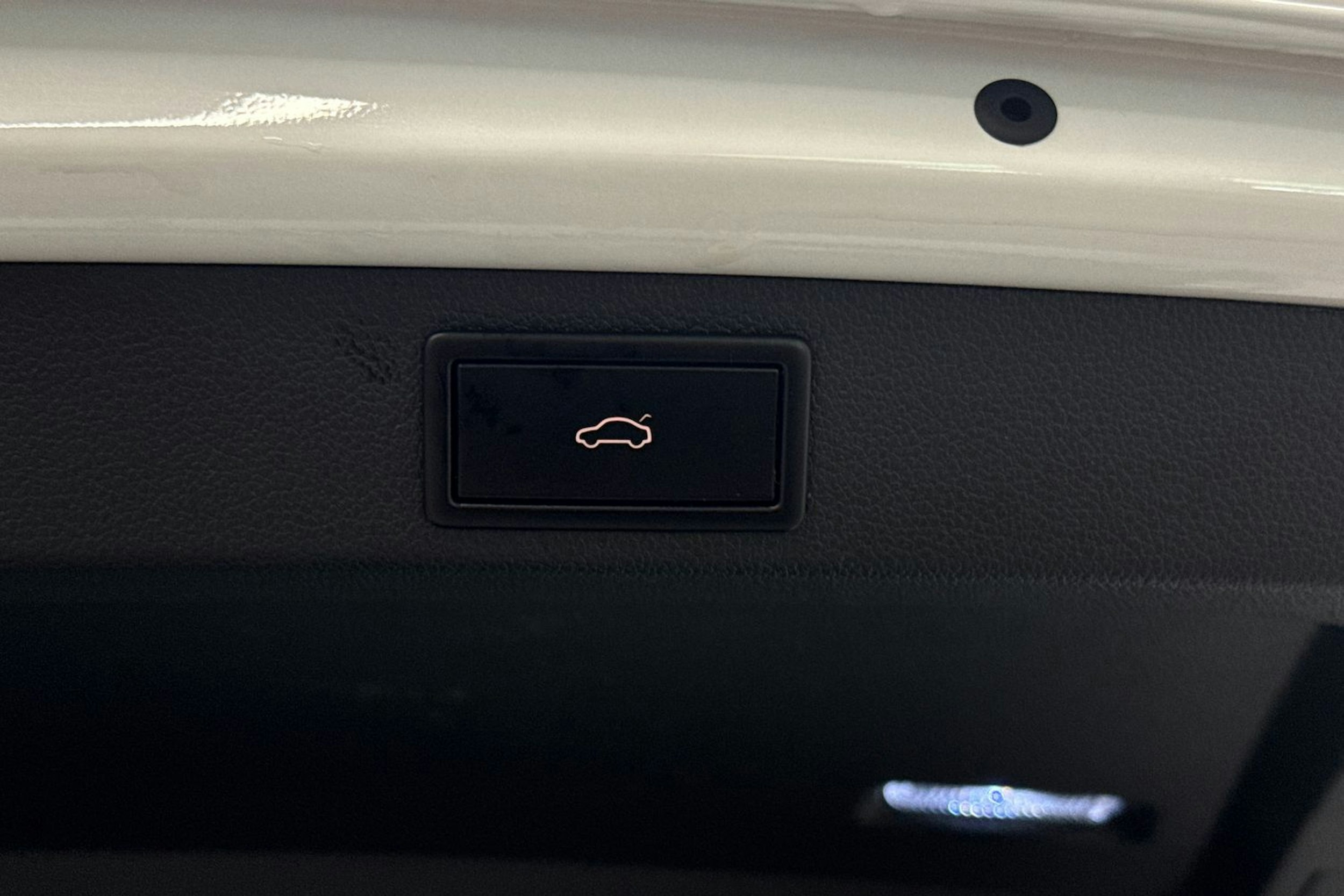 Valkoinen Skoda Superb 2020 kuva 40.