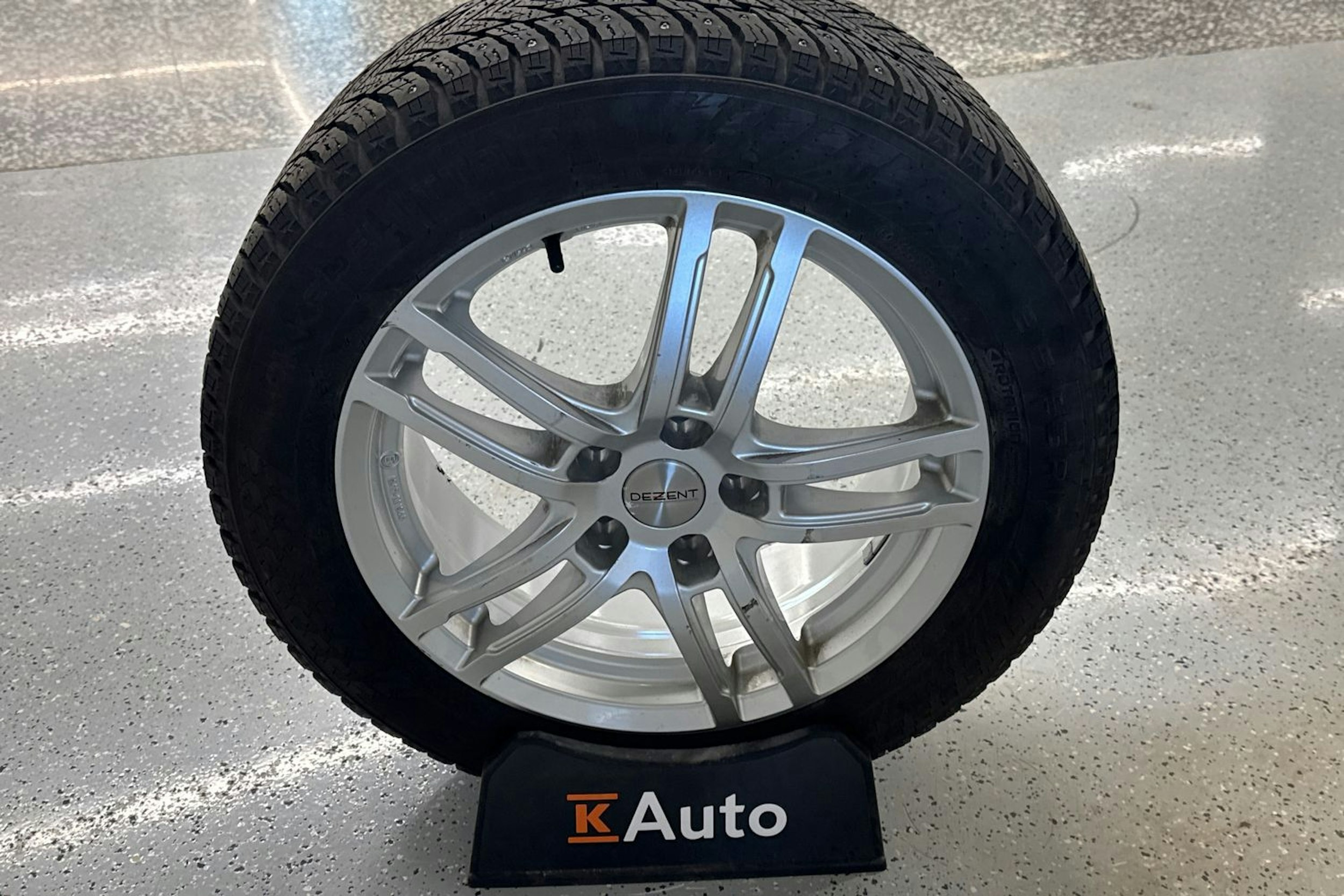 Valkoinen Skoda Superb 2020 kuva 43.