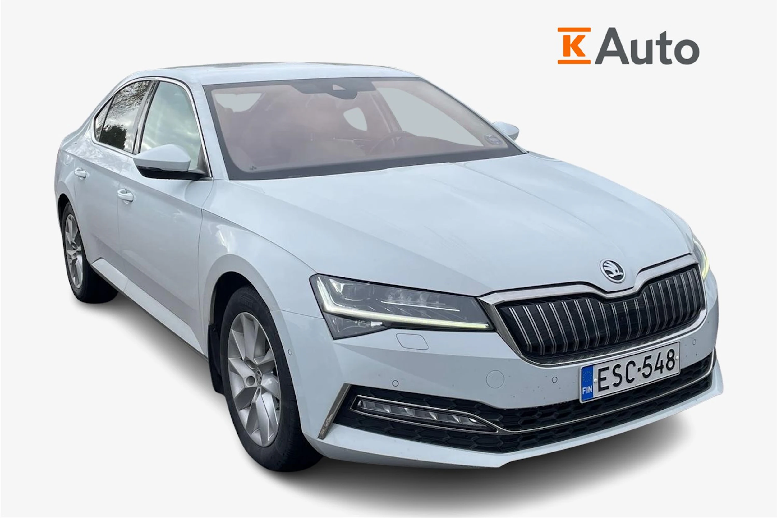valkoinen Skoda Superb 2020 kuva 1.