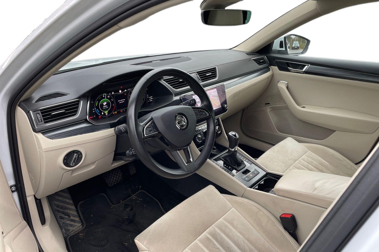Skoda Superb 2020, bild 3/3