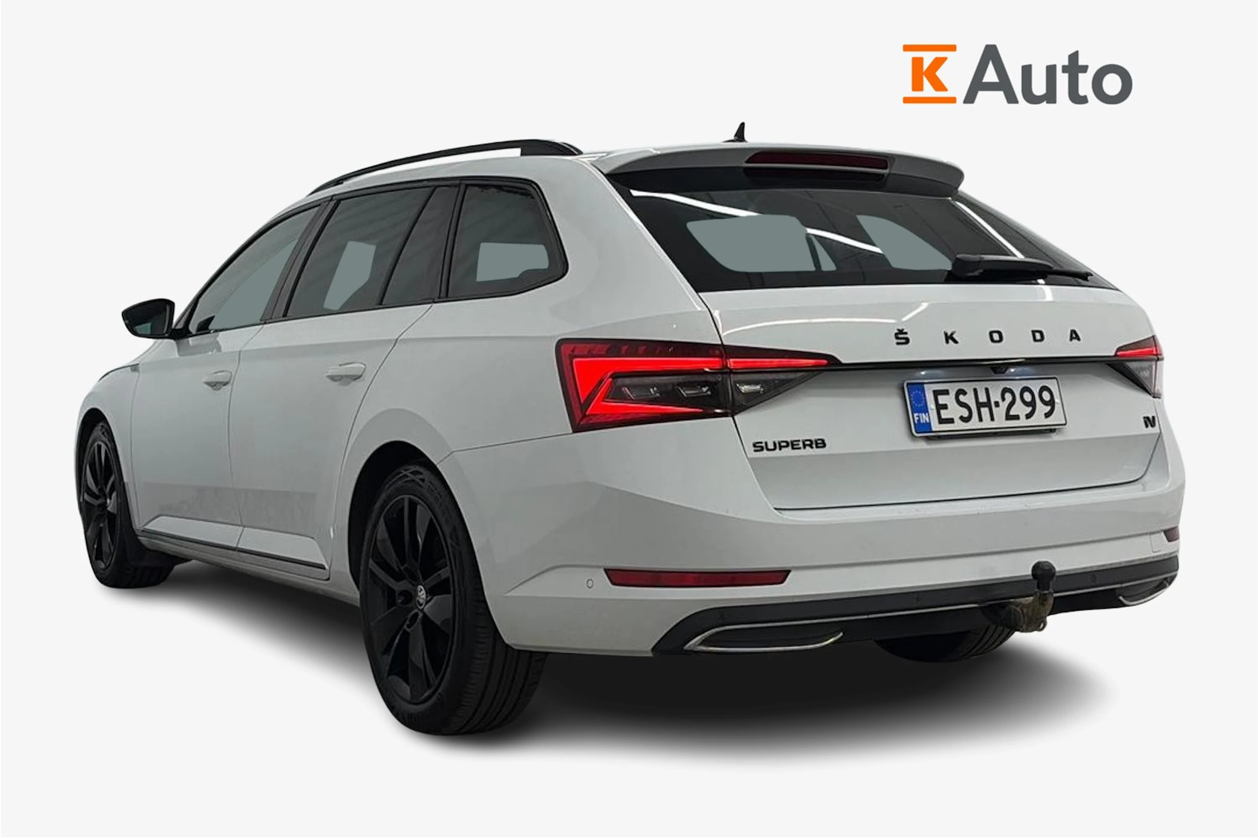 valkoinen Skoda Superb 2020 kuva 2.