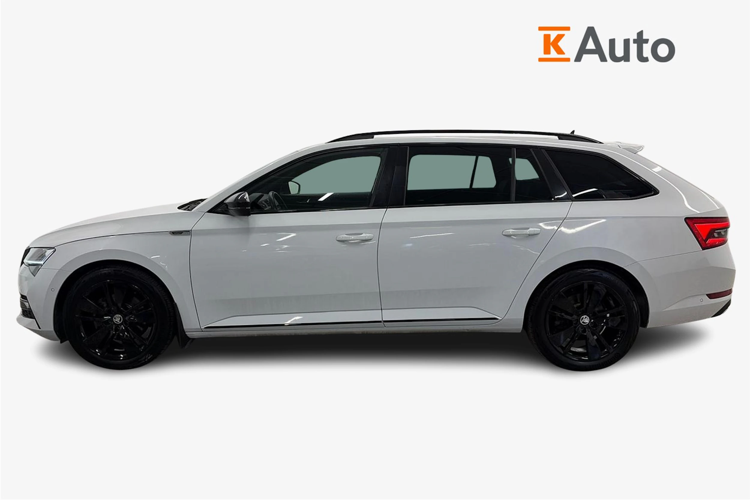 valkoinen Skoda Superb 2020 kuva 5.