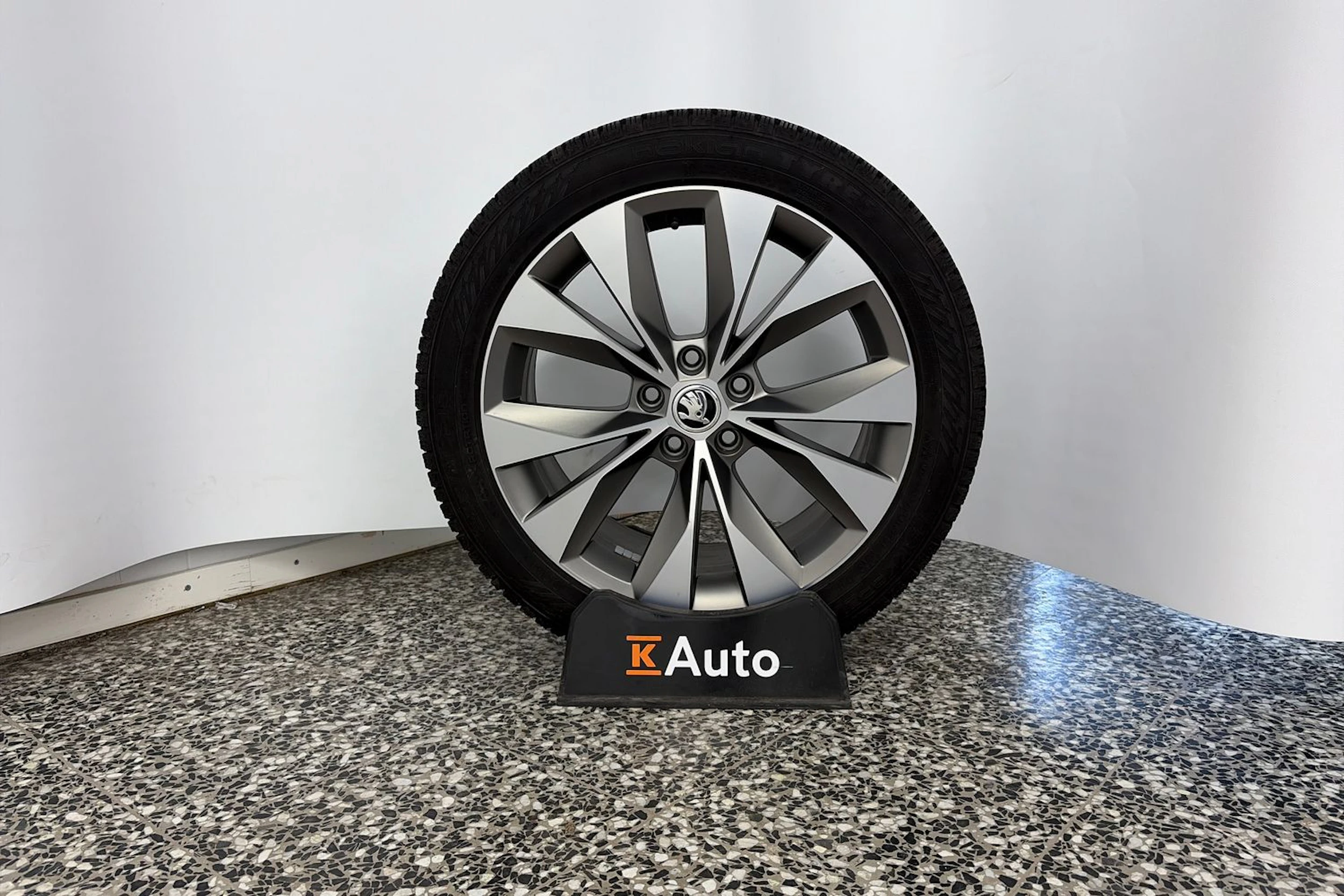 valkoinen Skoda Superb 2020 kuva 11.