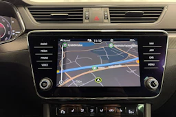 valkoinen Skoda Superb 2020 kuva 22.