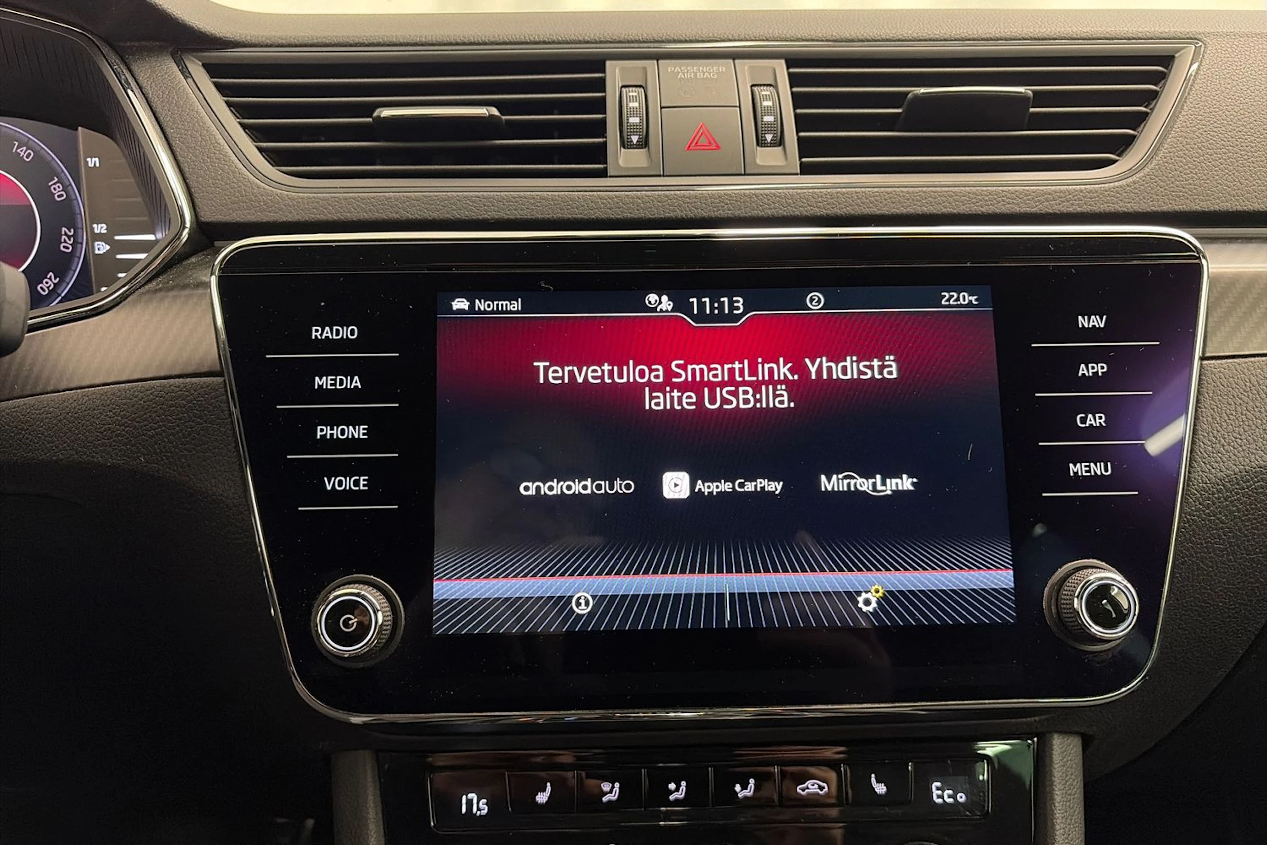 valkoinen Skoda Superb 2020 kuva 24.